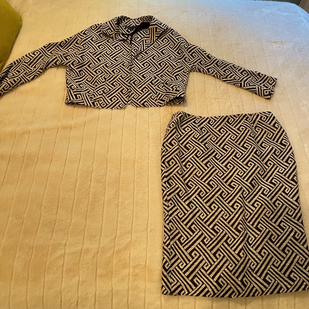 2-piece suit, brown/cream geometric pattern, jacket and back zip skirt